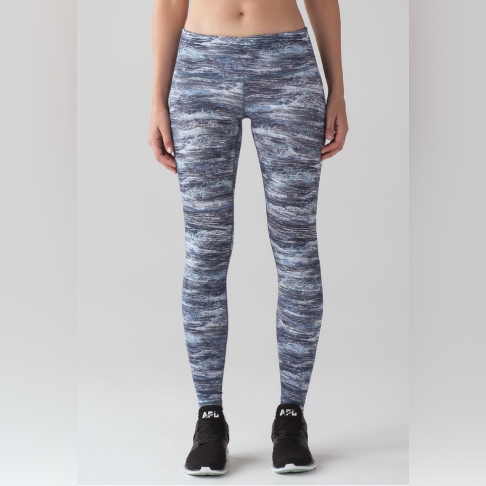 Women’s Lululemon Wunder Under LR Tights in Aerial Drift Multi Black, Sz. 6
